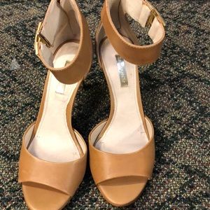 Sz 7 Louise Erdrich Cie tan ankle strap heels